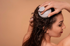 Tẩy tế bào chết da đầu: “Chìa khóa” cho mái tóc khỏe đẹp từ gốc