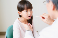 Trẻ viêm họng - Mách mẹ cách chăm sóc và dinh dưỡng hợp lý