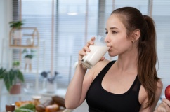 Ngoài nước lọc, nên uống gì trong ngày nắng nóng?