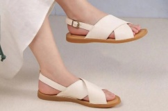 Bí quyết chọn sandal thoải mái cho mùa Hè
