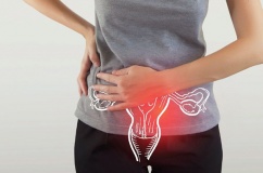 U nang buồng trứng có gây ra khí hư bất thường?