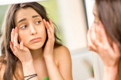6 thói quen trước giờ ngủ khiến làn da kém tươi tắn  
