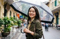 Những thói quen trong mùa mưa dễ làm da xấu đi
