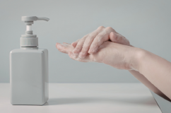 Thu hồi sữa rửa tay Dr. Clean và kem rau má Young do vi phạm công thức