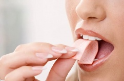 Lỡ nuốt kẹo cao su có sao không?