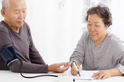 Huyết áp lên xuống thất thường ở người cao tuổi gây hệ lụy gì?