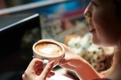 Điều gì xảy ra khi uống cà phê lúc bụng đói?