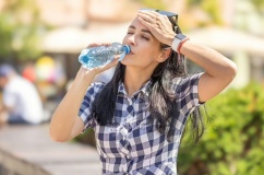 3 loại đồ uống nên tránh khi nắng nóng