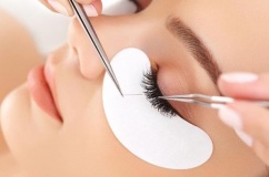 Nhiễm bọ ve trên mí mắt vì nối mi 
