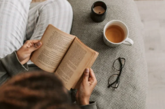 Nếu không thể xử lý những cảm xúc tiêu cực, hãy đọc sách!