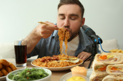 Vì sao trời lạnh khiến bạn thèm đồ ăn béo, nhiều năng lượng?