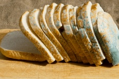 Mẹo bảo quản bánh mì không lo mốc
