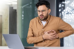 Tim bất ngờ đập dồn dập vài phút rồi tự hết là bị làm sao?