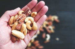 Ăn các loại hạt mỗi ngày có thể giảm nguy cơ tăng huyết áp