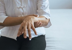 Run tay vô căn 4 tháng dùng TPBVSK Vương Lão Kiện được không?