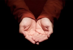 Run chân tay sau phẫu thuật não ở người trẻ tuổi phải làm sao?