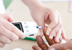 Đái tháo đường: Đường huyết 13mmol/L, HbA1C 8% có sao không?