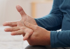 Bị run vô căn dùng TPBVSK Vương Lão Kiện có được không?