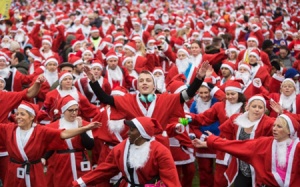 Hình ảnh thú vị về cuộc chạy đua của các ông già Noel