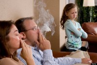 Tác hại kinh hoàng của khói thuốc đối với trẻ!