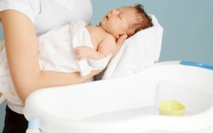 Mùa đông tắm cho bé thế nào?