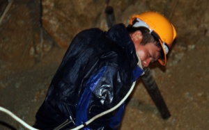 Cuộc giao tiếp đặc biệt trong đường hầm bị sập