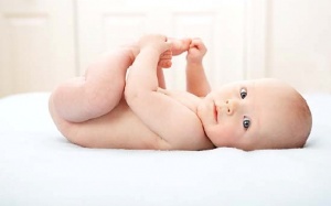 Bé ngủ ở tư thế nào là tốt?