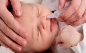 Dùng thuốc nhỏ mũi cho bé như thế nào?