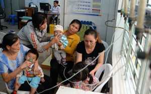 Thời tiết lạnh, trẻ nhập viện tăng