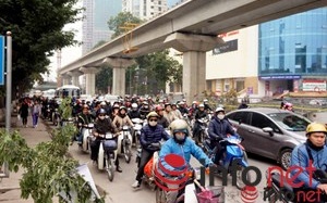 Sập giàn giáo đường sắt Cát Linh - Hà Đông: Cấm lưu thông giờ cao điểm