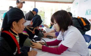 Người nghèo được hưởng bảo hiểm y tế 100%