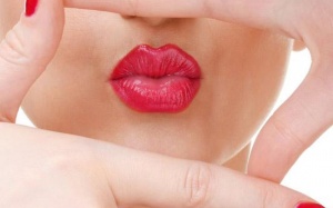 Cẩn thận ung thư vì son dưỡng môi, son bóng!