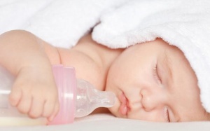 Nguyên nhân bé tự nhiên bỏ sữa?