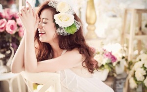 Ngắm Hoàng Thùy Linh ngọt ngào, gợi cảm
