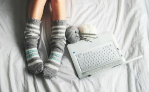 Vì sao nên đi tất len vào mùa đông?