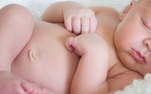 Chăm sóc rốn cho trẻ sơ sinh: Dễ mà khó