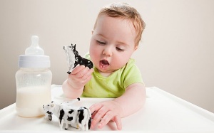 Tại sao bé uống nhiều sữa mà không cao?