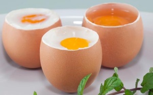 Kinh ngạc trứng luộc chín kỹ biến thành trứng sống 