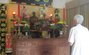 Cách đặt bàn thờ hợp phong thủy, phát may mắn