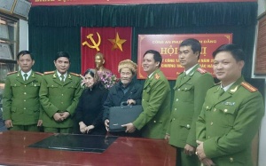 Trao trả cụ già tài sản hơn 30 triệu đồng