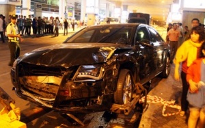 Audi đón Hà Hồ gây tai nạn nghiêm trọng