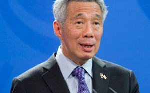 Thủ tướng Singapore phẫu thuật bằng robot