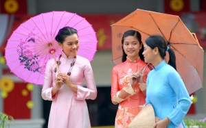 Mùng 5, 14, 23 - Đi chơi còn lỗ huống hồ đi buôn?