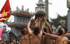 Độc đáo những hội làng giữa phố