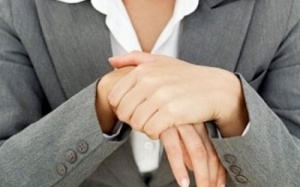 Vì sao đau nhức chân tay khi trời lạnh?