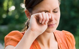 Viêm kết mạc mùa xuân chữa thế nào?