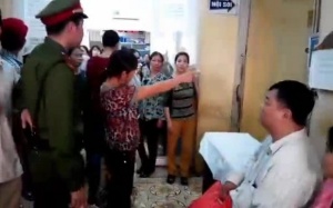 Bệnh viện K đình chỉ điều dưỡng trong clip vòi tiền