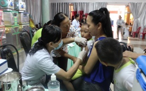 Quinvaxem giúp trẻ miễn dịch tốt hơn vaccine dịch vụ