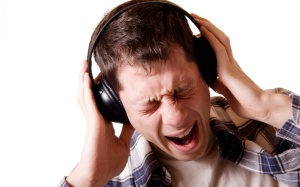 Bị bệnh chỉ vì đeo tai nghe