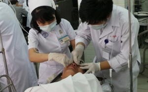 Người dân cảnh giác bỏng mắt do hóa chất